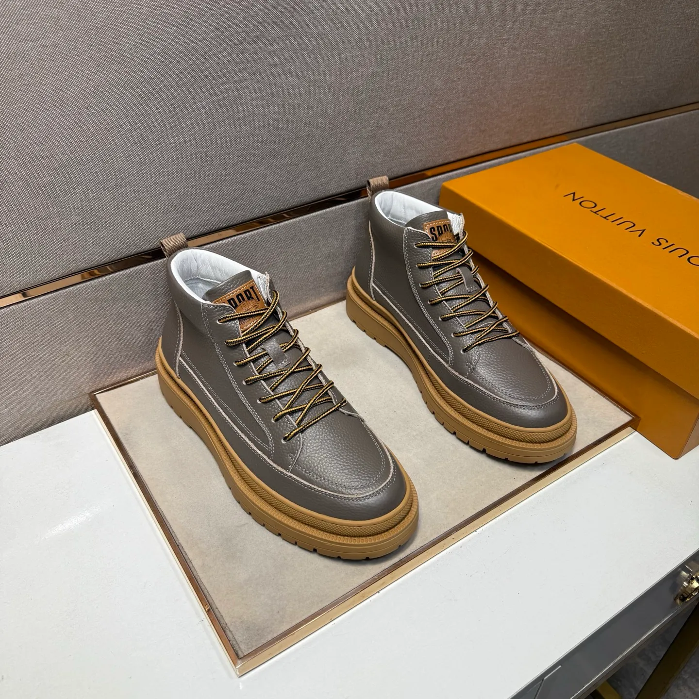 Men's men's shoes 💰pp460 [LV～] Men's casual high-top shoes 2025z cabinet sales simultaneously 🔶Size: 38-44#️⃣ 🔷3 colors🔜The upper is made of multi-material splicing ➕Genuine leather lining, comfortable and breathable, sole: original comfortable and wear-resistant outsole, ⚠️real thing📱photographed🎬real thing is better📢📢📢